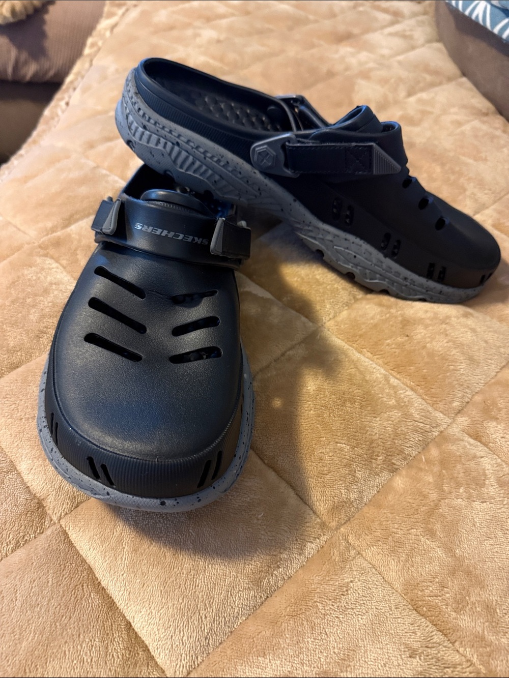 Skechers Men’s  Black Slip-On Foamie Clogs with Gray Speckled Sole, NWOT